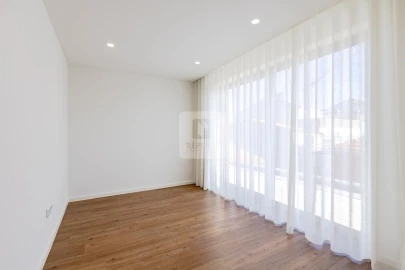 Apartamento T4 para Venda em Mafamude e Vilar do Paraíso