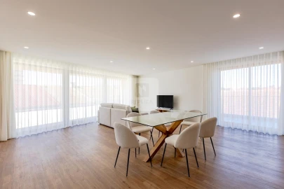 Apartamento T4 para Venda em Mafamude e Vilar do Paraíso