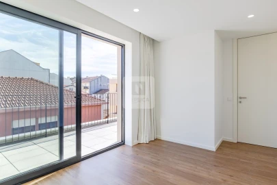 Apartamento T4 para Venda em Mafamude e Vilar do Paraíso