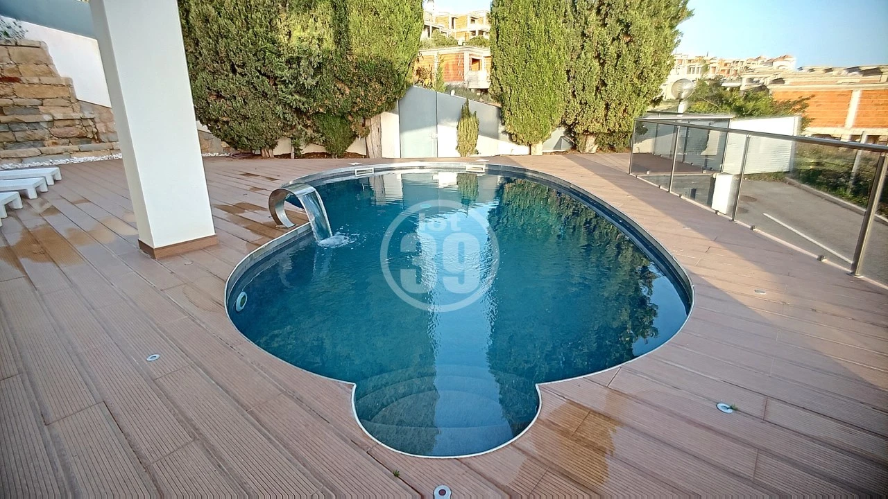 Moradia T4 para Venda em Albufeira e Olhos de Água Foto 32