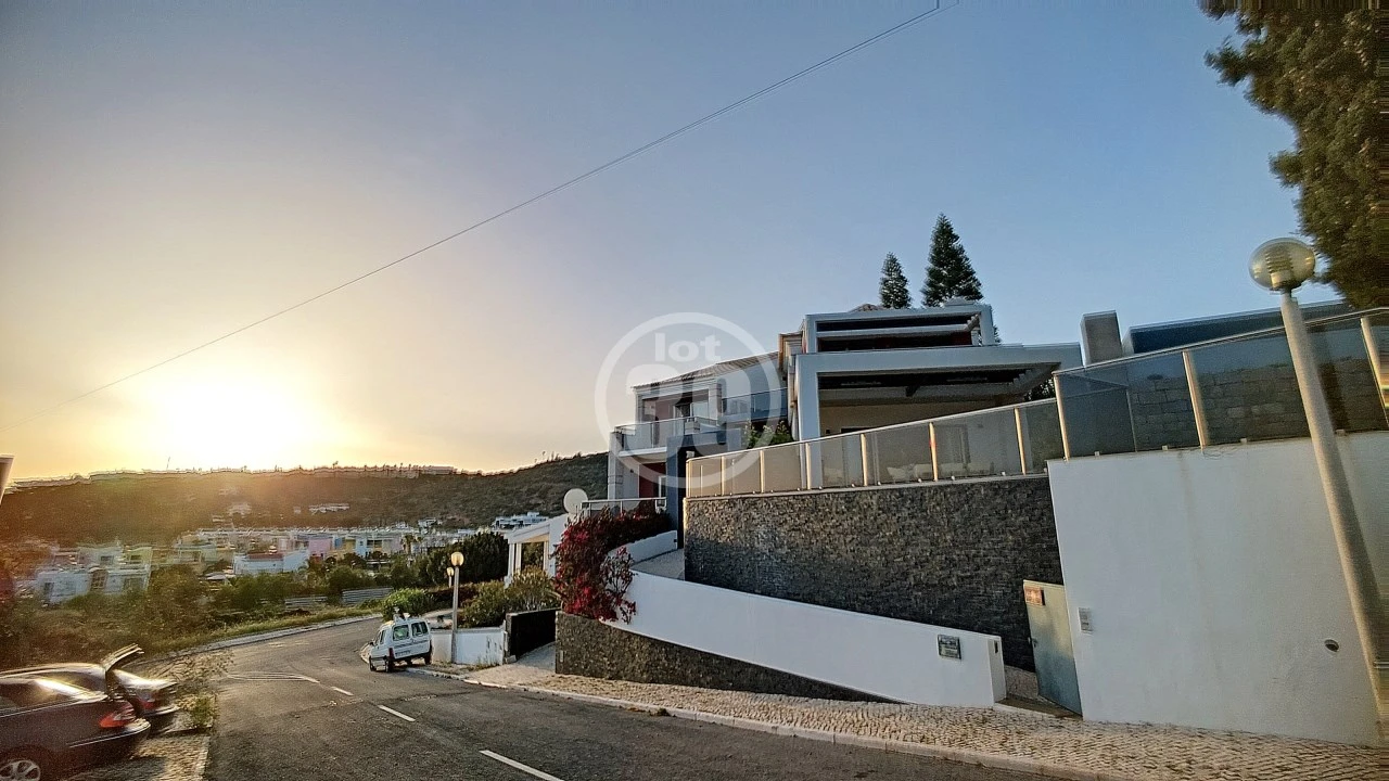 Moradia T4 para Venda em Albufeira e Olhos de Água Foto 4