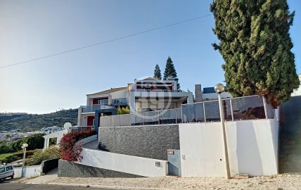 Moradia T4 para Venda em Albufeira e Olhos de Água