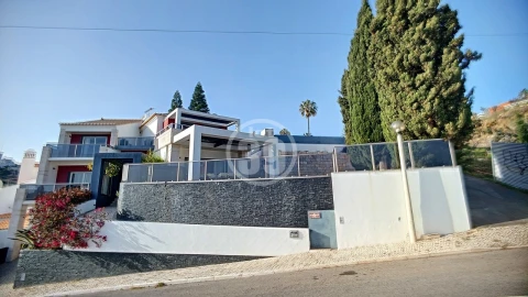Moradia T4 para Venda em Albufeira e Olhos de Água
