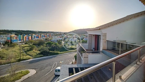Moradia T4 para Venda em Albufeira e Olhos de Água