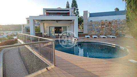 Moradia T4 para Venda em Albufeira e Olhos de Água