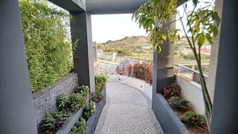 Moradia T4 para Venda em Albufeira e Olhos de Água