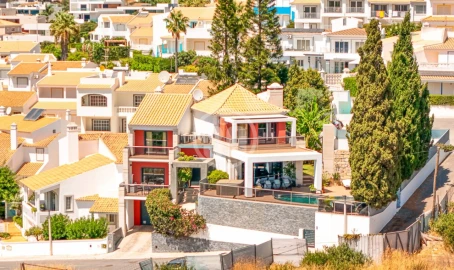 Moradia T4 para Venda em Albufeira e Olhos de Água