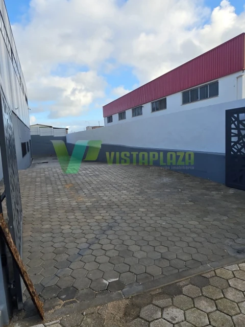 Armazém para Arrendamento em Portimão