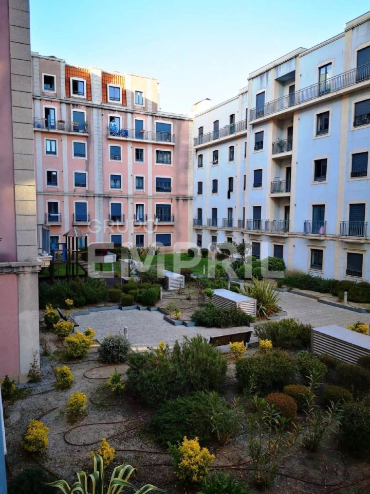 Apartamento T2 para Venda em Oliveira do Douro Foto 1