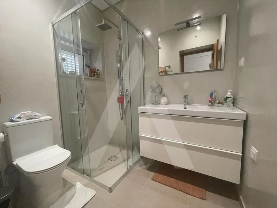 Moradia T4 para Venda em Quelfes Foto 12