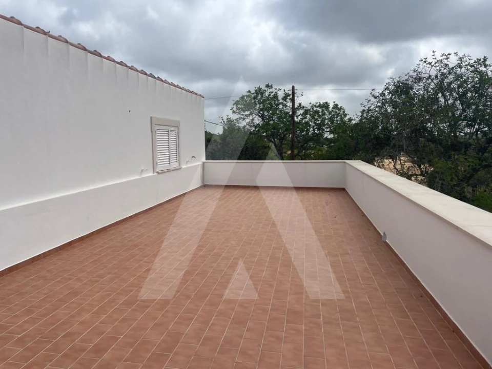 Moradia T4 para Venda em Quelfes Foto 20
