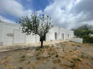 Moradia T4 para Venda em Quelfes