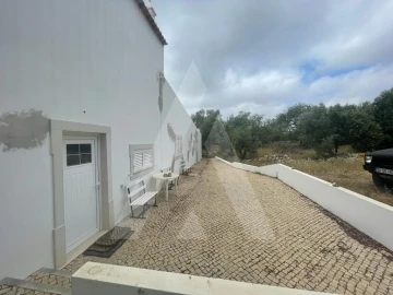 Moradia T4 para Venda em Quelfes