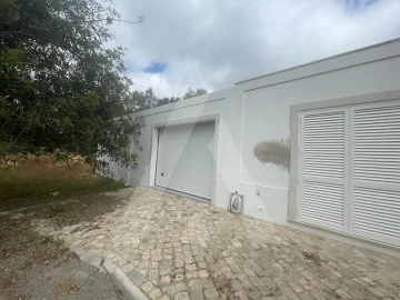 Moradia T4 para Venda em Quelfes