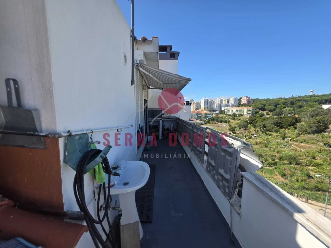 Apartamento T2 para Venda em Rio de Mouro Foto 5