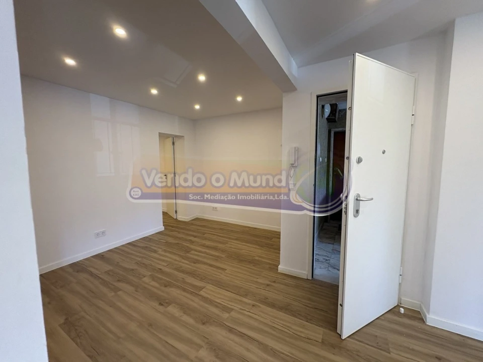 Apartamento T2 para Venda em Queluz e Belas Foto 13