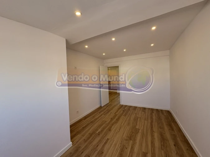 Apartamento T2 para Venda em Queluz e Belas Foto 17