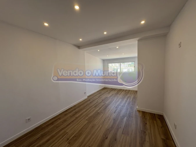 Apartamento T2 para Venda em Queluz e Belas Foto 14
