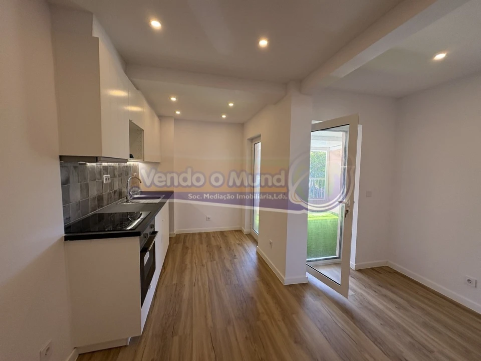 Apartamento T2 para Venda em Queluz e Belas Foto 3