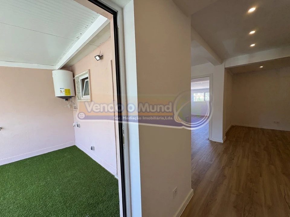 Apartamento T2 para Venda em Queluz e Belas Foto 4