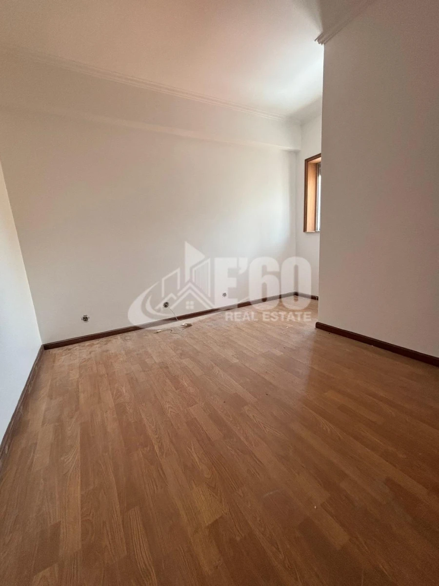 Apartamento T2 para Venda em Espinho Foto 4