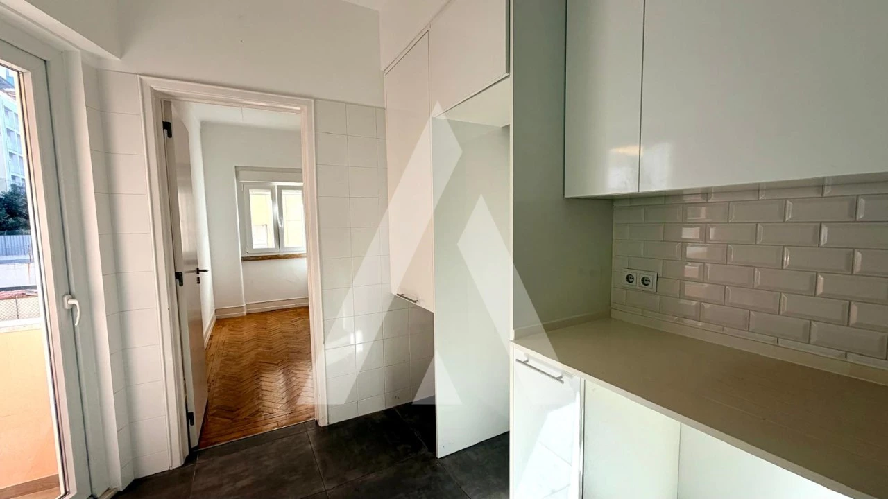Apartamento T3 para Venda em Arroios Foto 3