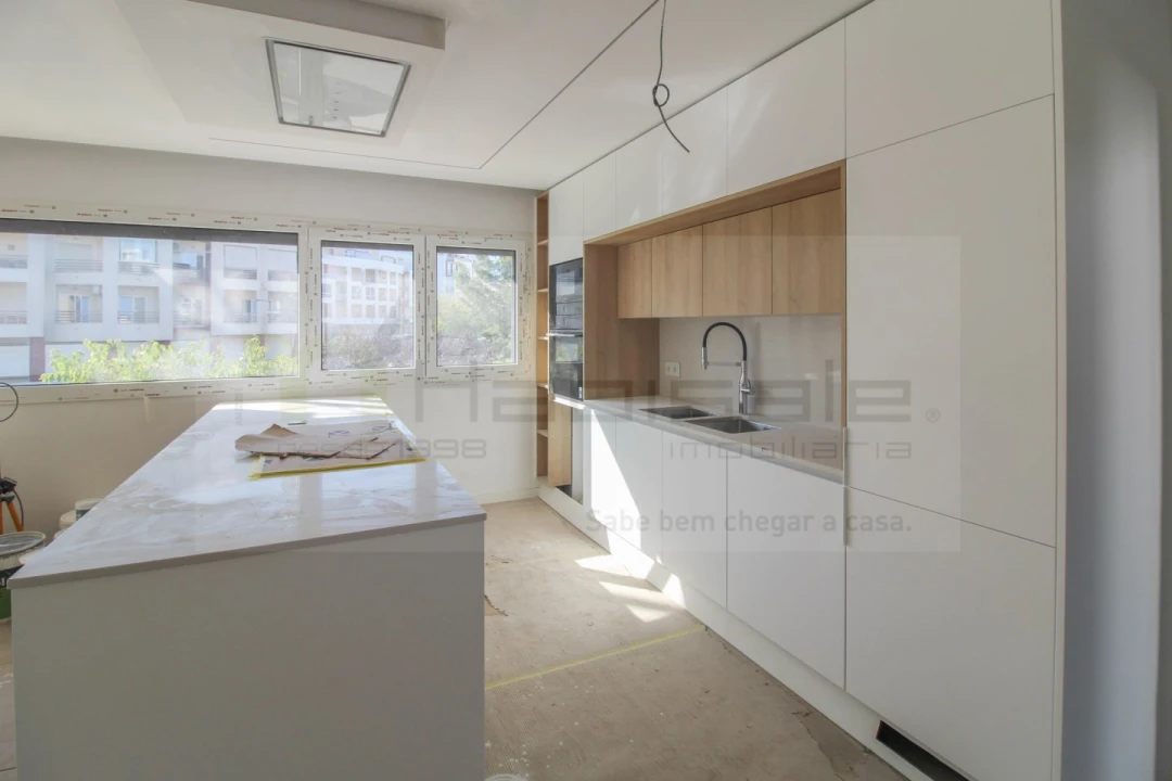 Apartamento T3 para Venda em Charneca de Caparica e Sobreda Foto 2