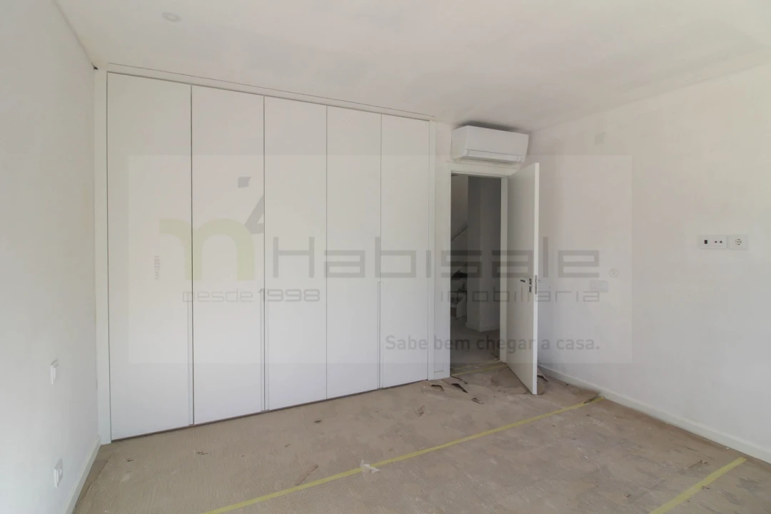 Apartamento T3 para Venda em Charneca de Caparica e Sobreda Foto 22