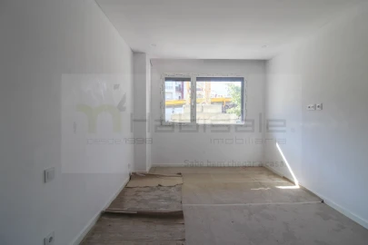 Apartamento T3 para Venda em Charneca de Caparica e Sobreda