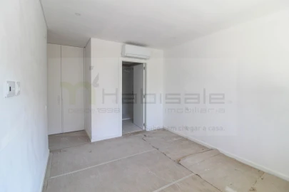 Apartamento T3 para Venda em Charneca de Caparica e Sobreda