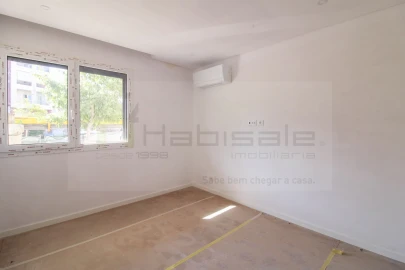 Apartamento T3 para Venda em Charneca de Caparica e Sobreda
