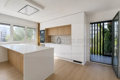 Apartamento T3 para Venda em Charneca de Caparica e Sobreda