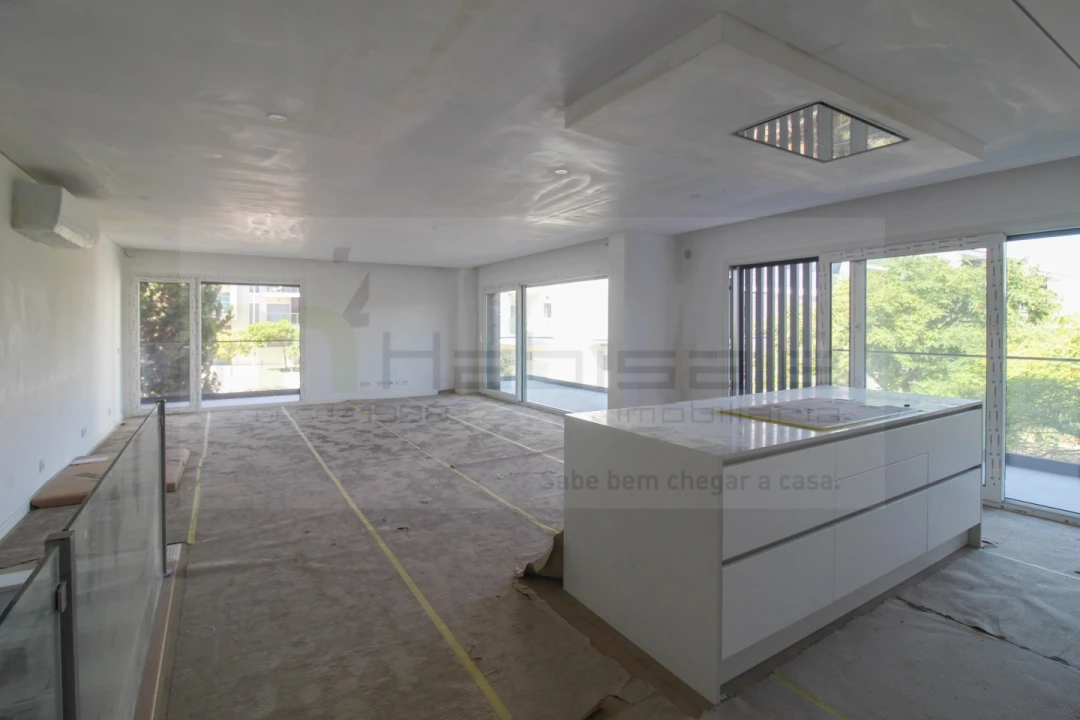 Apartamento T3 para Venda em Charneca de Caparica e Sobreda Foto 2