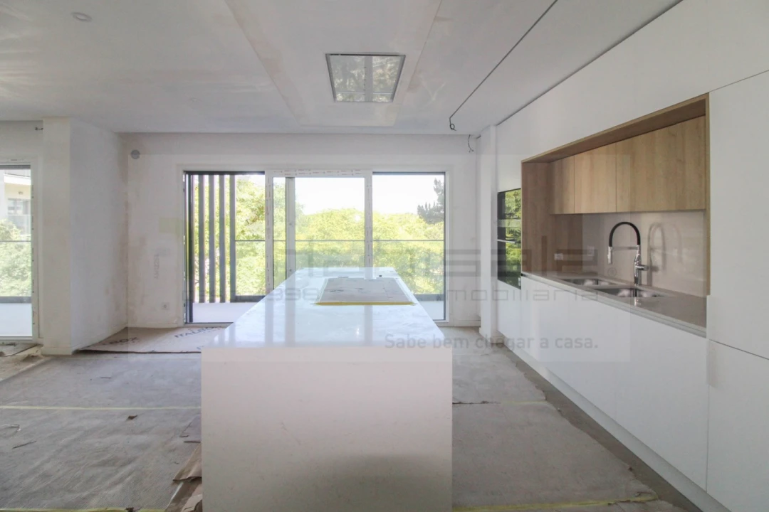 Apartamento T3 para Venda em Charneca de Caparica e Sobreda Foto 1