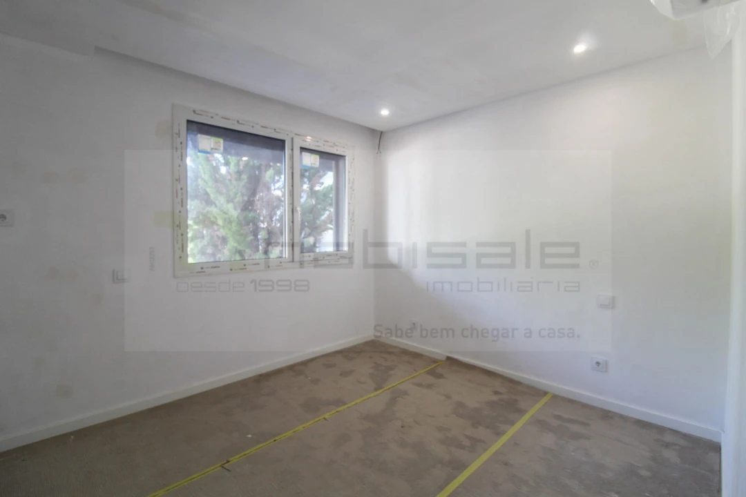 Apartamento T3 para Venda em Charneca de Caparica e Sobreda Foto 22
