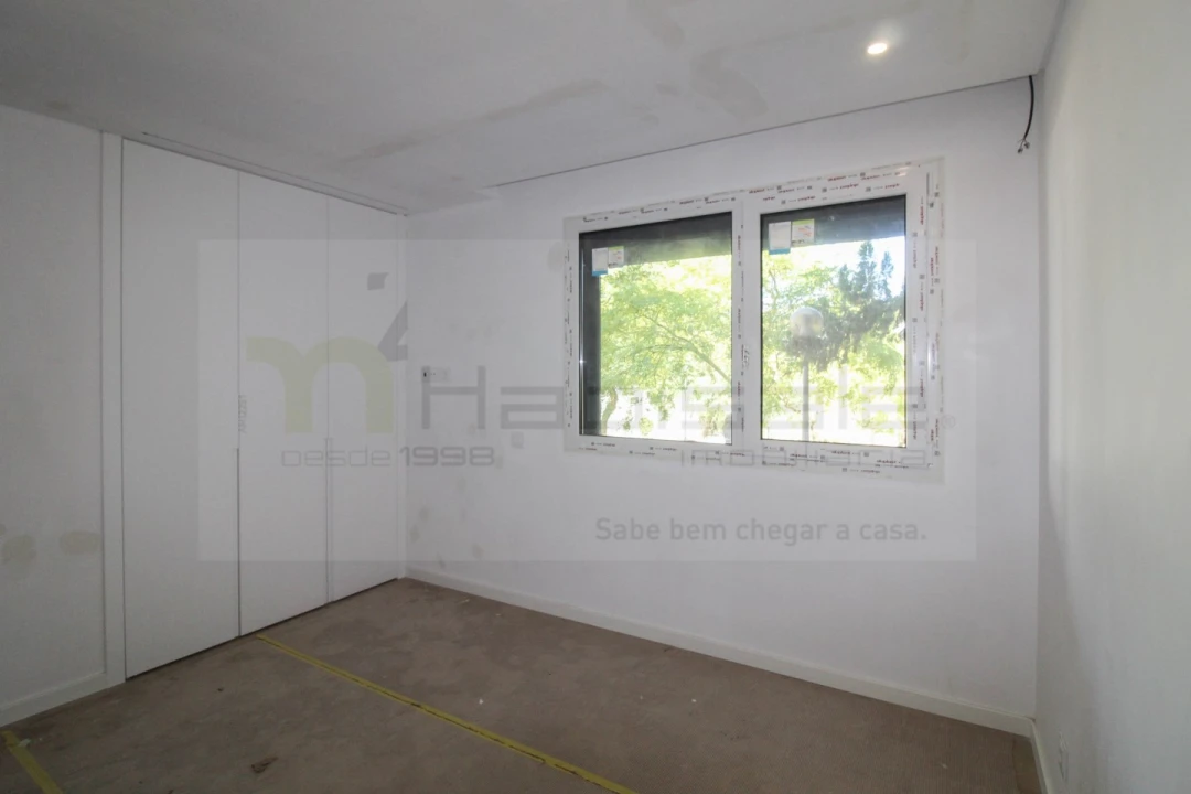 Apartamento T3 para Venda em Charneca de Caparica e Sobreda Foto 23