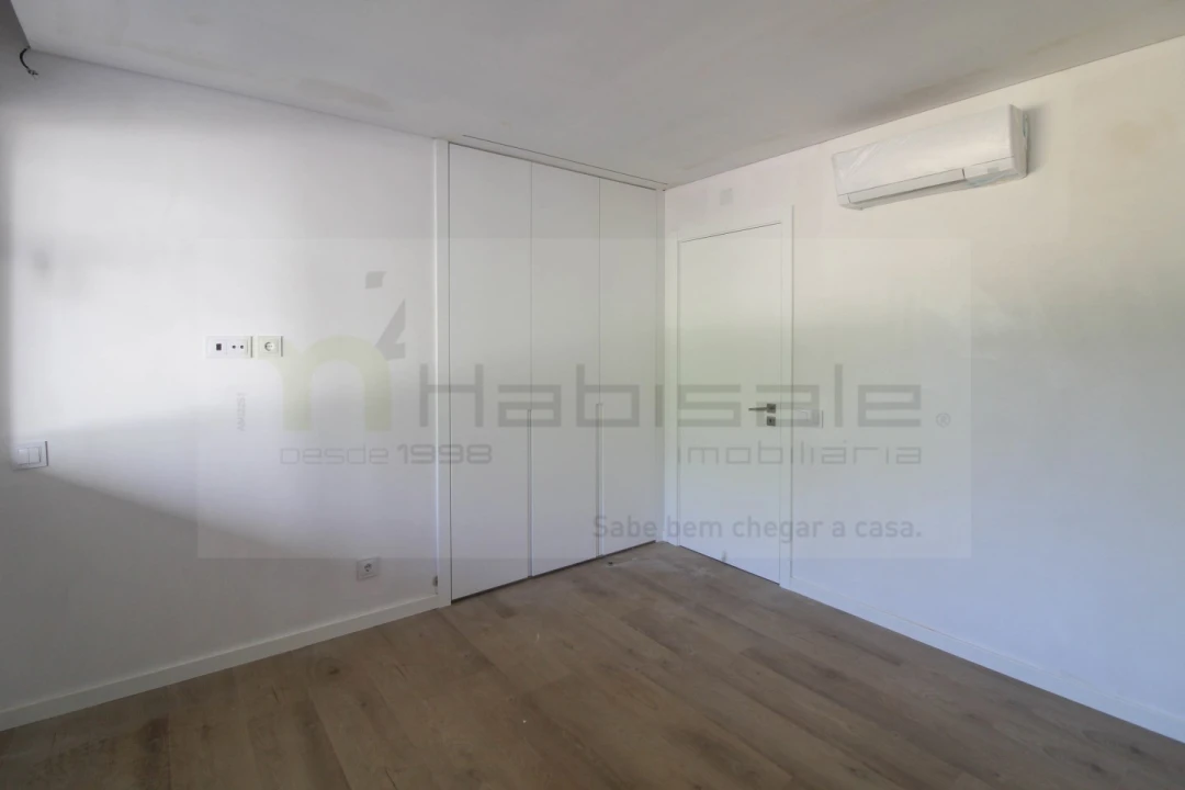 Apartamento T3 para Venda em Charneca de Caparica e Sobreda Foto 26
