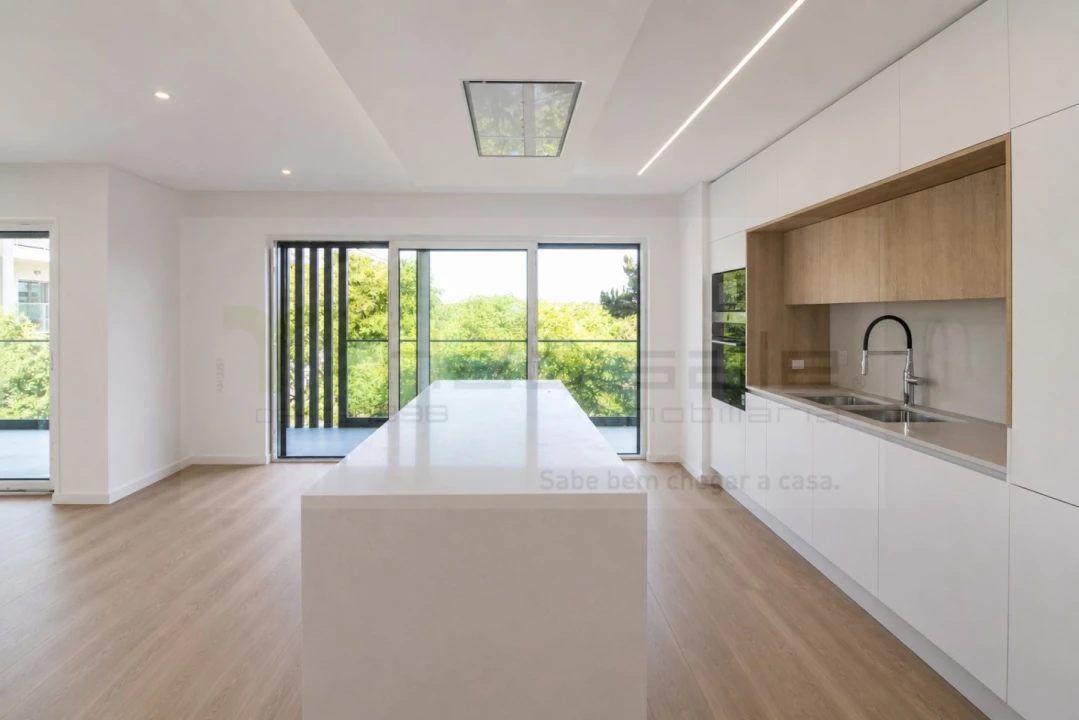Apartamento T3 para Venda em Charneca de Caparica e Sobreda Foto 1