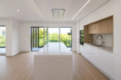 Apartamento T3 para Venda em Charneca de Caparica e Sobreda