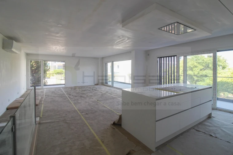 Apartamento T3 para Venda em Charneca de Caparica e Sobreda Foto 2