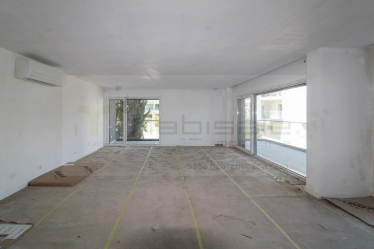 Apartamento T3 para Venda em Charneca de Caparica e Sobreda Foto 18