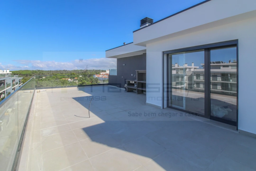 Apartamento T3 para Venda em Charneca de Caparica e Sobreda Foto 1