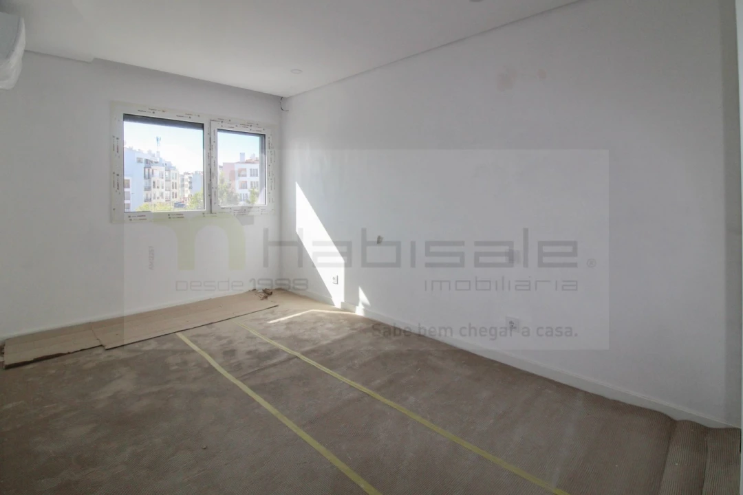 Apartamento T3 para Venda em Charneca de Caparica e Sobreda Foto 18