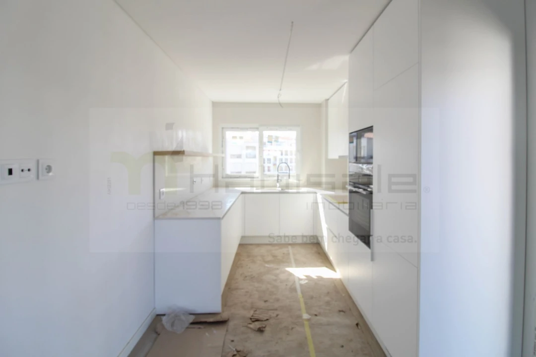Apartamento T3 para Venda em Charneca de Caparica e Sobreda Foto 23