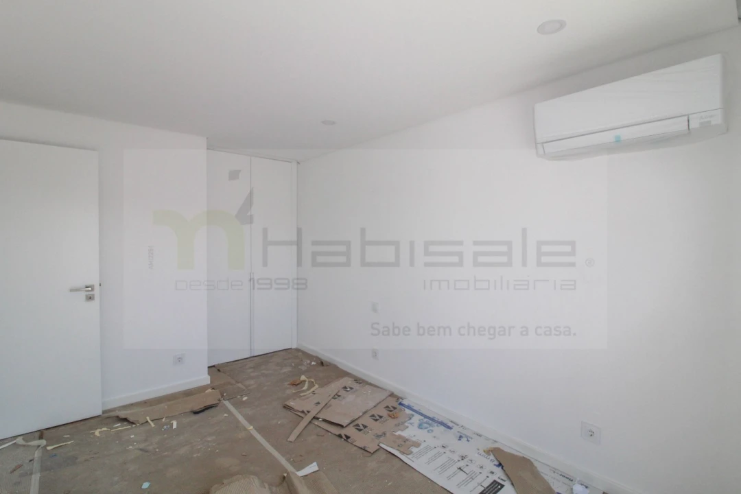 Apartamento T3 para Venda em Charneca de Caparica e Sobreda Foto 34