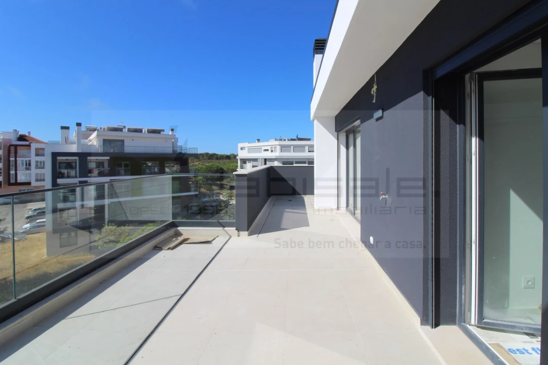 Apartamento T3 para Venda em Charneca de Caparica e Sobreda Foto 35