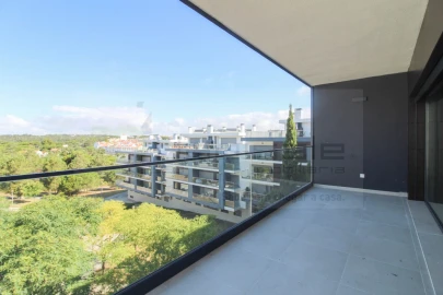 Apartamento T3 para Venda em Charneca de Caparica e Sobreda