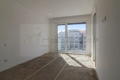 Apartamento T3 para Venda em Charneca de Caparica e Sobreda