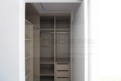 Apartamento T3 para Venda em Charneca de Caparica e Sobreda