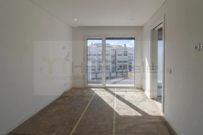 Apartamento T3 para Venda em Charneca de Caparica e Sobreda